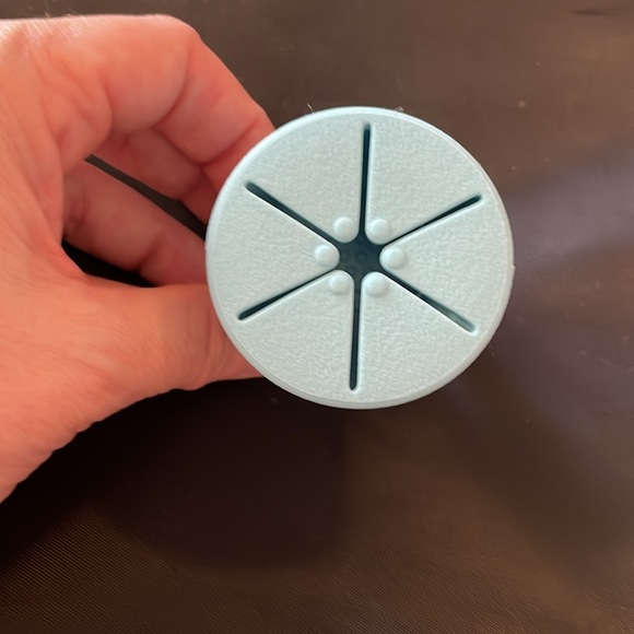 NWOT Tweexy Wearable Nail Polish Holder Ring. - Picture 4 of 4